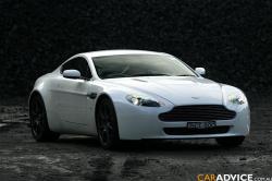 ASTON MARTIN V8 VANTAGE white