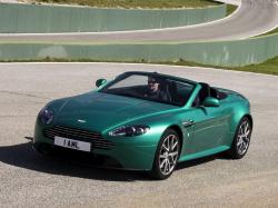 ASTON MARTIN VANTAGE green