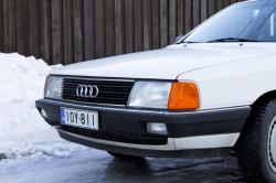 AUDI 100 white