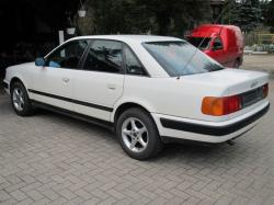 AUDI 100 white