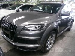 AUDI Q7 3.0 red