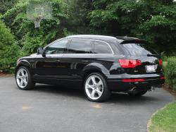 AUDI Q7 black