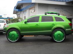 AUDI Q7 green