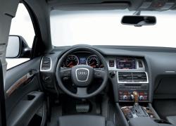 AUDI Q7 interior