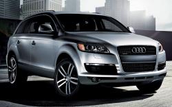 AUDI Q7 silver