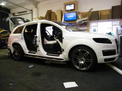 AUDI Q7 white