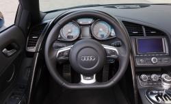 AUDI R8 4.2 interior