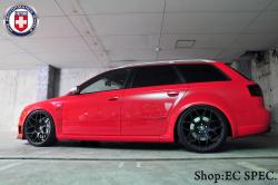 AUDI RS4 red