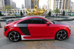 AUDI TT red