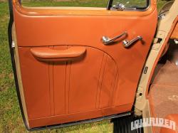 CHEVROLET SUBURBAN brown