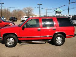 CHEVROLET TAHOE 4WD red