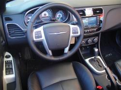 CHRYSLER 200 CONVERTIBLE interior