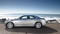 CHRYSLER 300 5.7 white