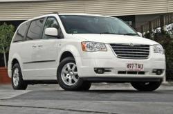 CHRYSLER GRAND VOYAGER white