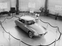 CITROEN DS 19 brown