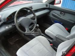 DAIHATSU APPLAUSE 16V red