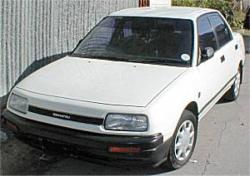 DAIHATSU APPLAUSE white