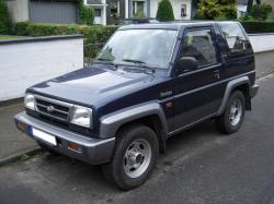 DAIHATSU FEROZA red