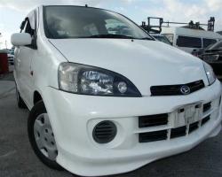 DAIHATSU YRV white