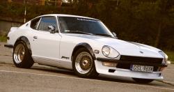 DATSUN 240 Z white