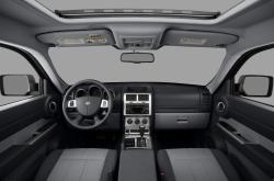 DODGE NITRO interior