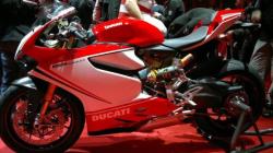 DUCATI 1199 PANIGALE green