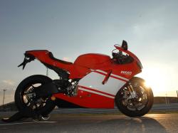 ducati desmosedici rr