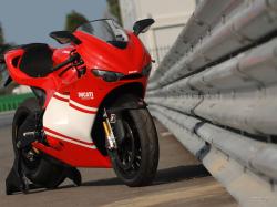 DUCATI DESMOSEDICI RR red