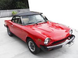 FIAT 124 1200 red