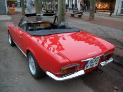 FIAT 124 red