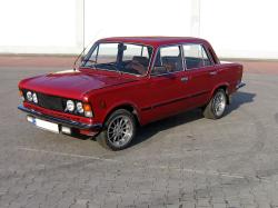 FIAT 125 red