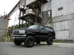 FORD BRONCO 5.8 black