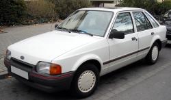 FORD ESCORT white