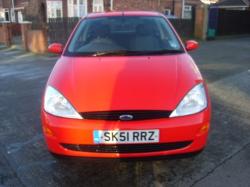 FORD FOCUS 1.4 red