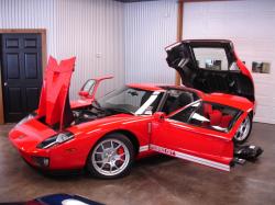 FORD GT red