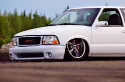 GMC SONOMA white