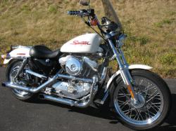 HARLEY-DAVIDSON 883 ROADSTER white