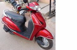 HONDA ACTIVA red