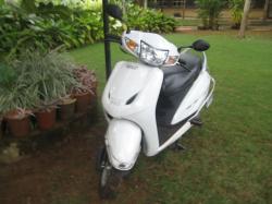 HONDA ACTIVA white