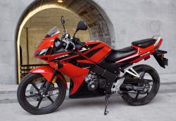 HONDA CBR125 red