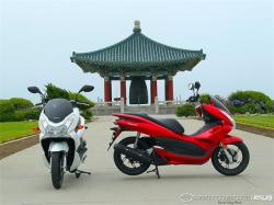 HONDA PCX red