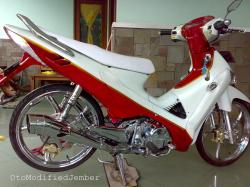 HONDA SUPRA white