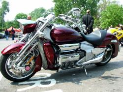 HONDA VALKYRIE RUNE white