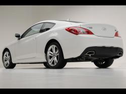 HYUNDAI GENESIS COUPE white