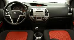 HYUNDAI I20 interior