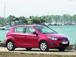 HYUNDAI I20 red