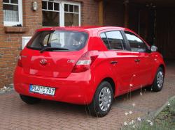 HYUNDAI I20 red