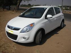 HYUNDAI I20 white