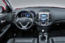 HYUNDAI I30 interior