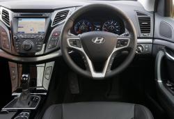 HYUNDAI I40 AT interior